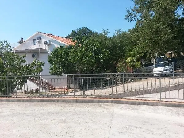 Apartment 4693-1 For Max. 6 Pers. In Malinska Croatia