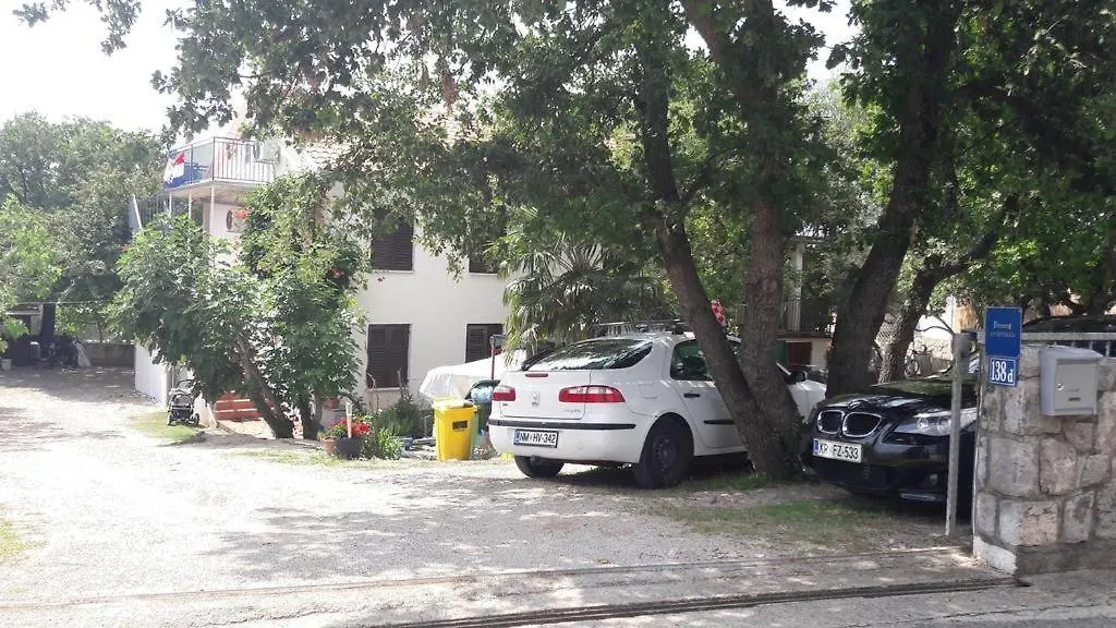 Apartment 4693-1 For Max. 6 Pers. In Malinska 0*,  Croatia