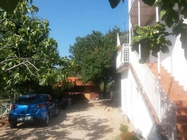 Apartment 4693-1 For Max. 6 Pers. In Malinska