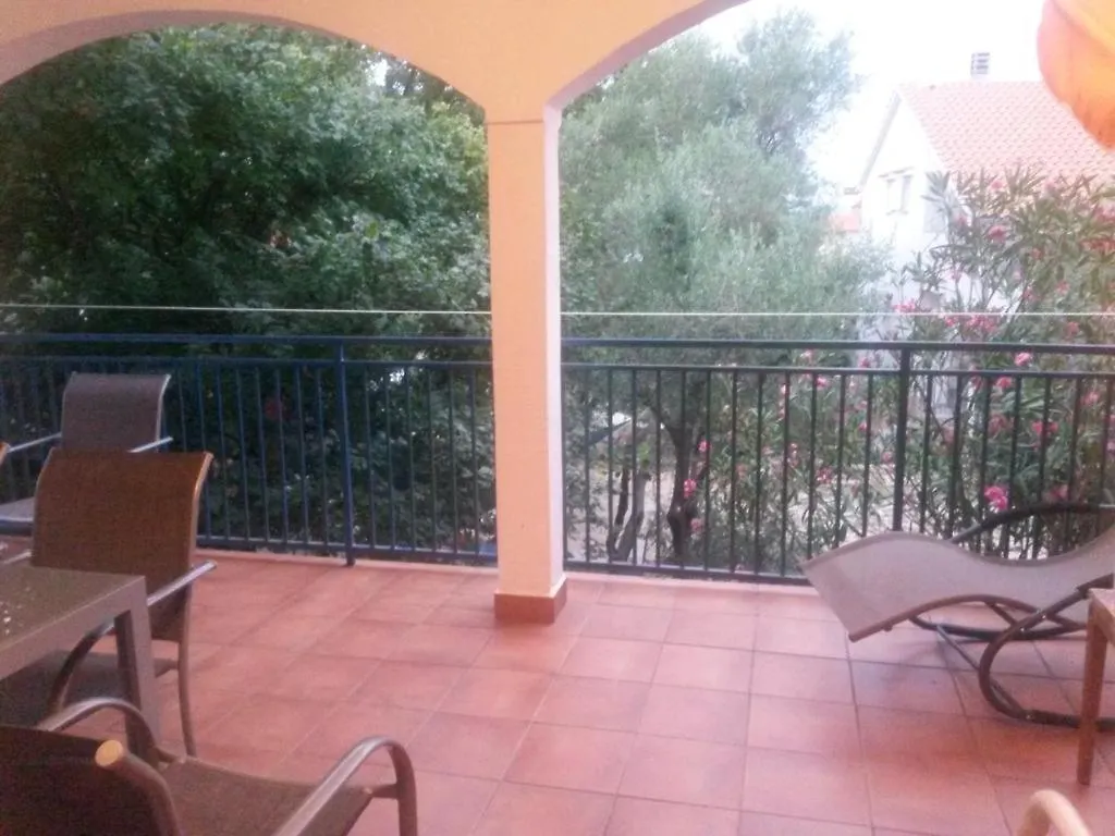 Apartment 4693-1 For Max. 6 Pers. In Malinska