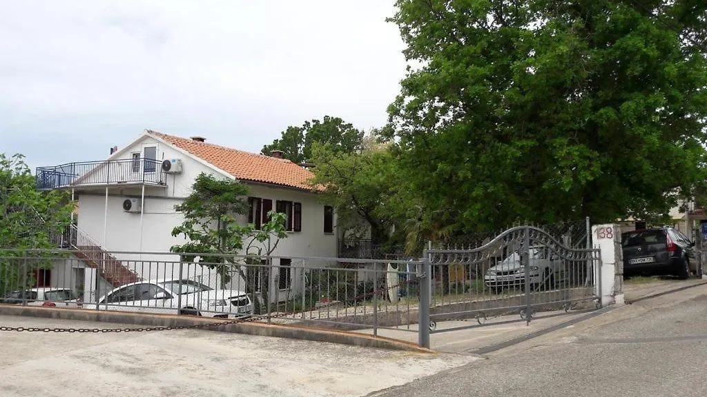 Apartment 4693-1 For Max. 6 Pers. In Malinska