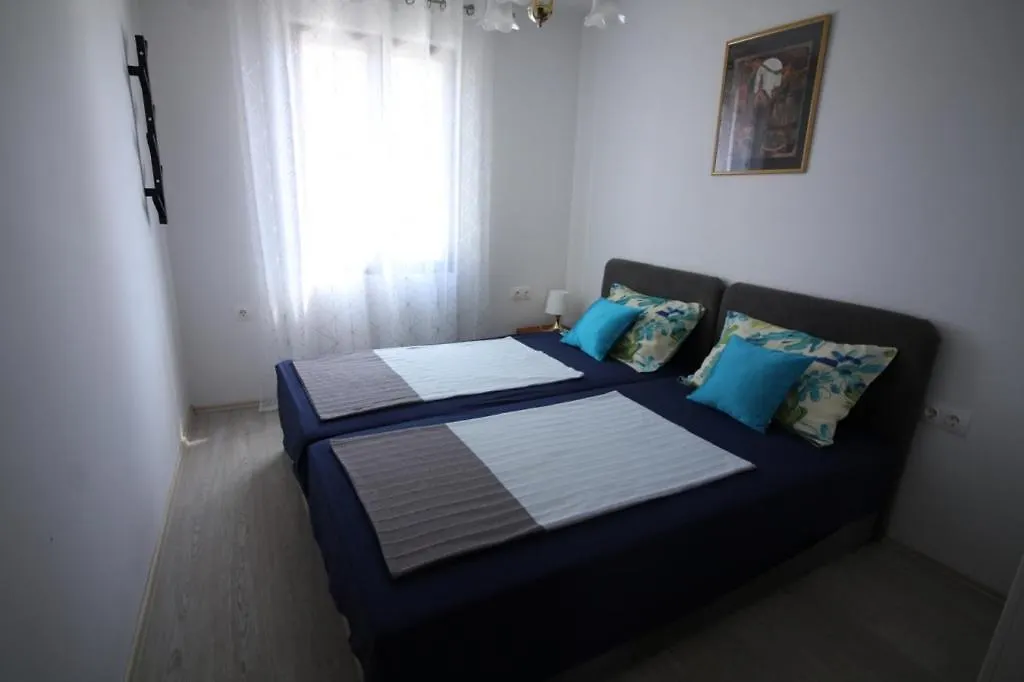 Apartment 4693-1 For Max. 6 Pers. In Malinska