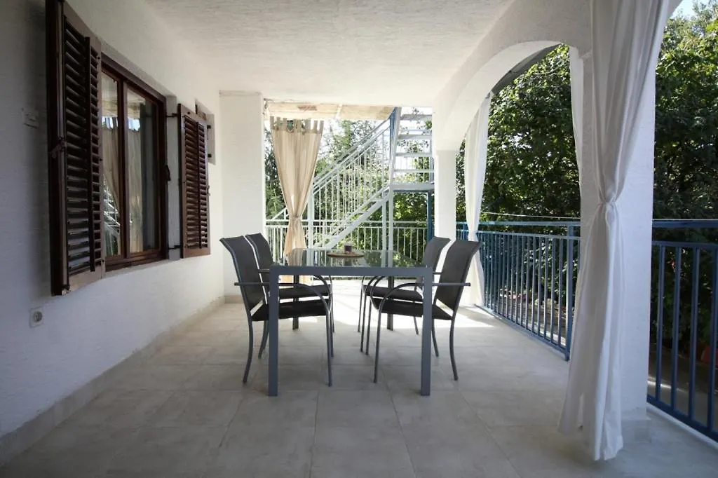 Apartment 4693-1 For Max. 6 Pers. In Malinska contacts