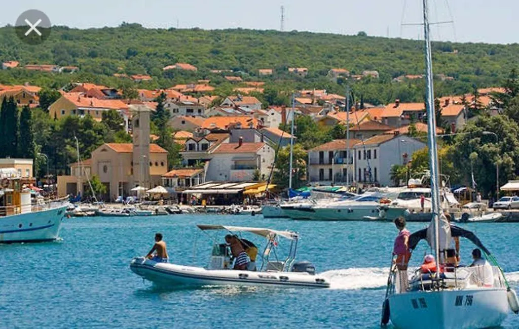 Apartment 4693-1 For Max. 6 Pers. In Malinska 0*,  Croatia