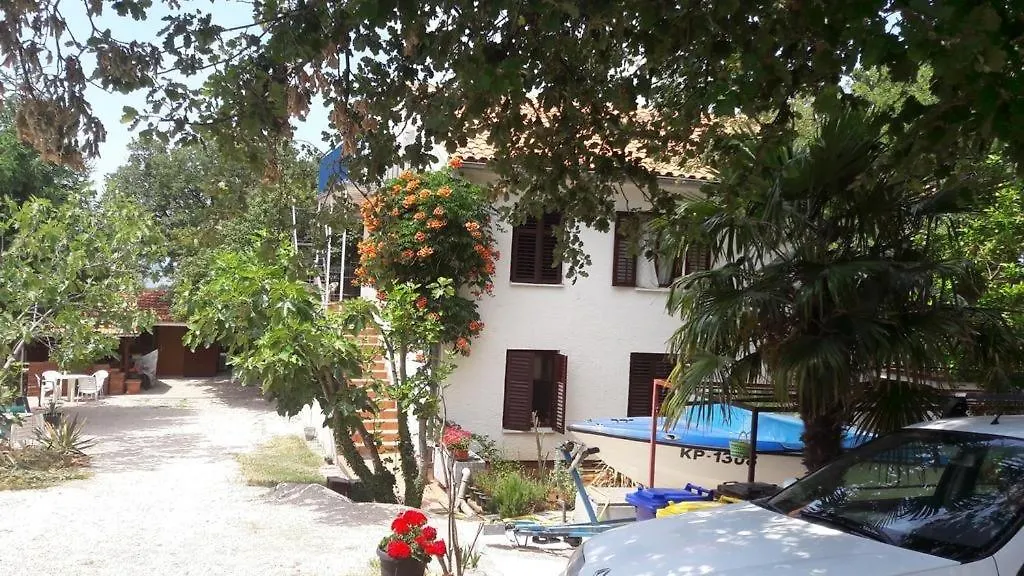 Apartment 4693-1 For Max. 6 Pers. In Malinska Croatia