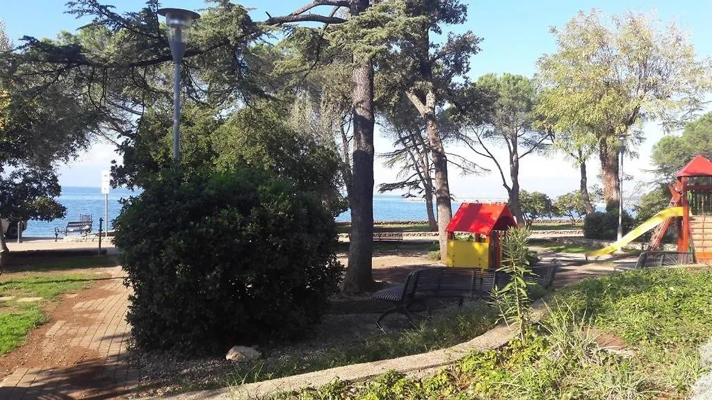 Apartment 4693-1 For Max. 6 Pers. In Malinska