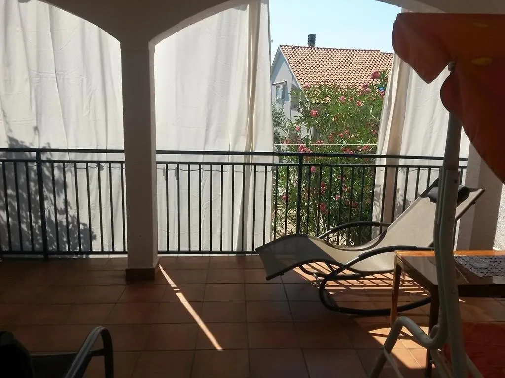 Apartment 4693-1 For Max. 6 Pers. In Malinska