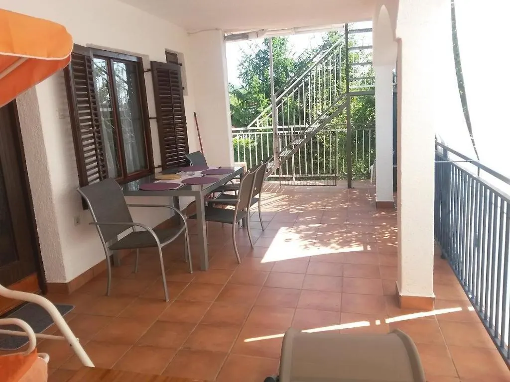 Apartment 4693-1 For Max. 6 Pers. In Malinska