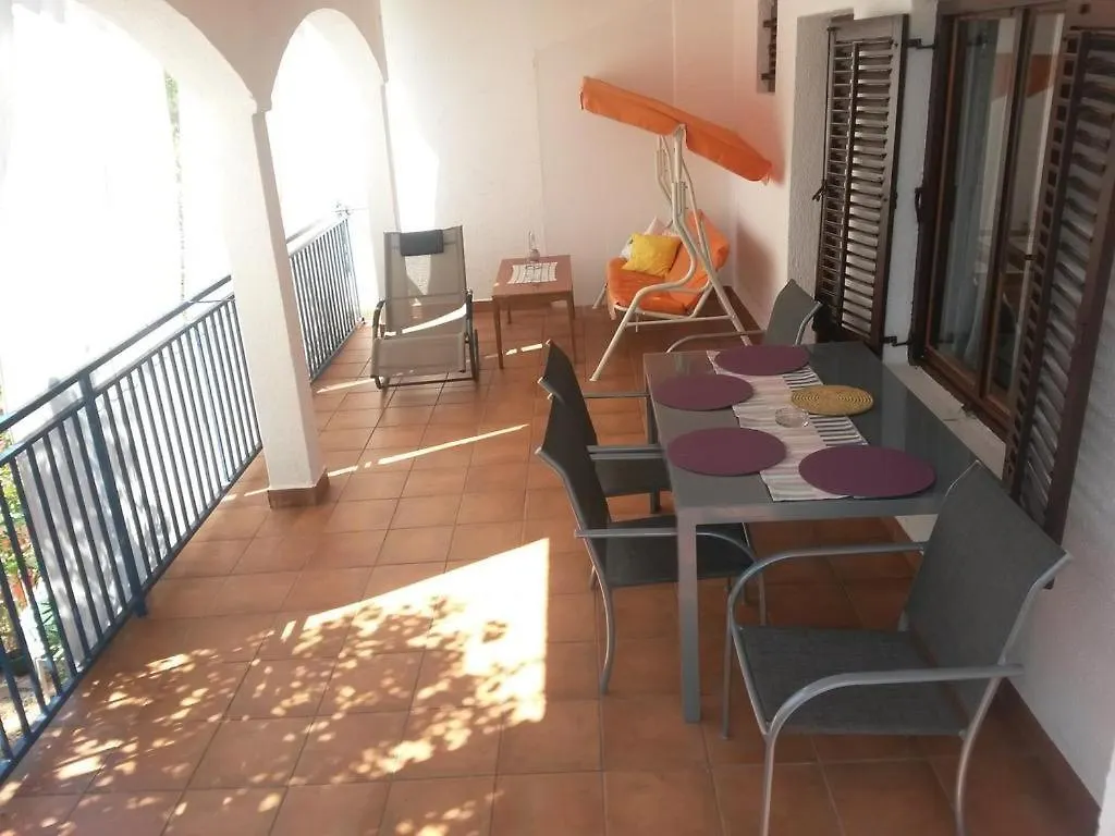 Apartment 4693-1 For Max. 6 Pers. In Malinska Croatia