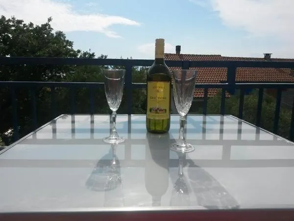 Apartment 4693-1 For Max. 6 Pers. In Malinska